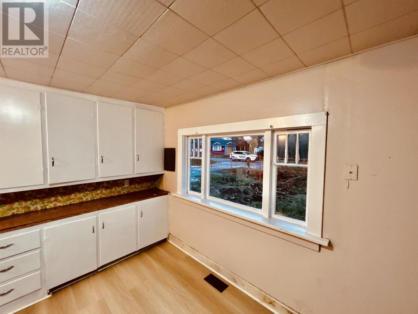 6063 9th Avenue, Burnaby, British Columbia  V3N 2T4 - Photo 8 - R2823877