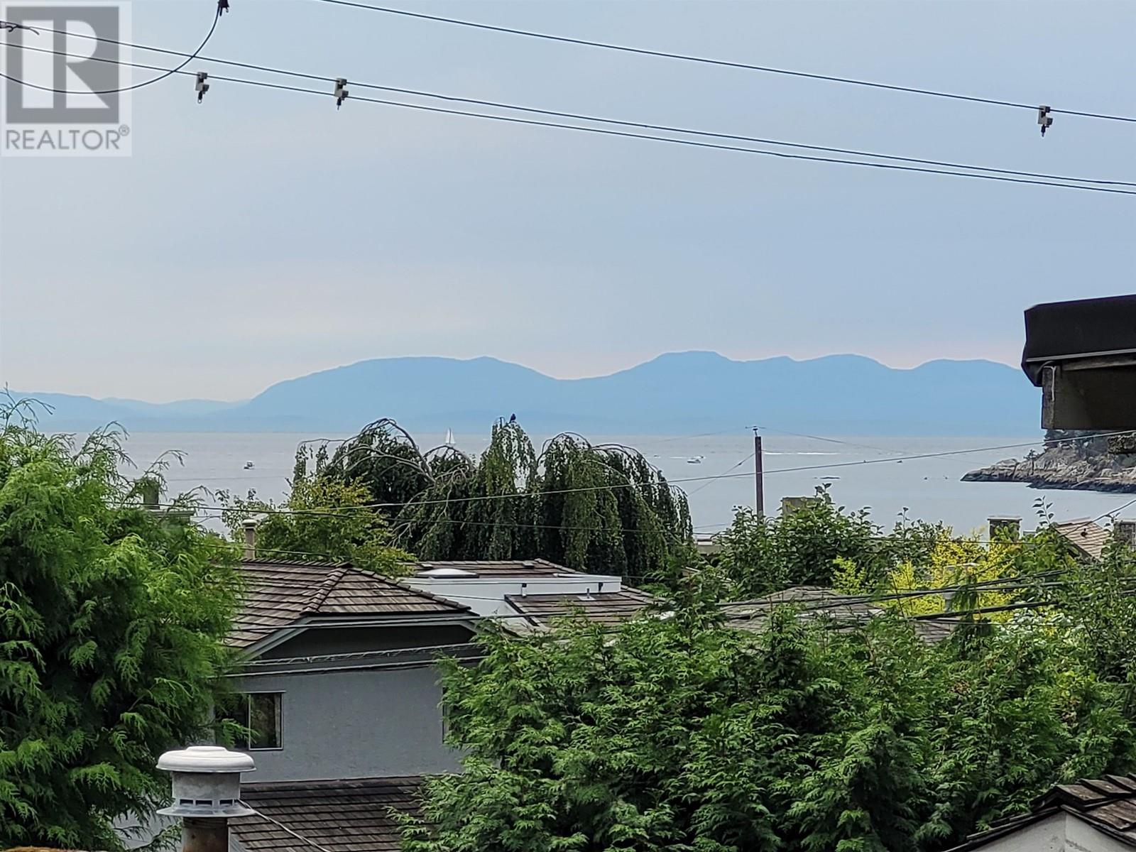 4405 Marine Drive, West Vancouver, British Columbia  V7W 2N8 - Photo 2 - R2804543