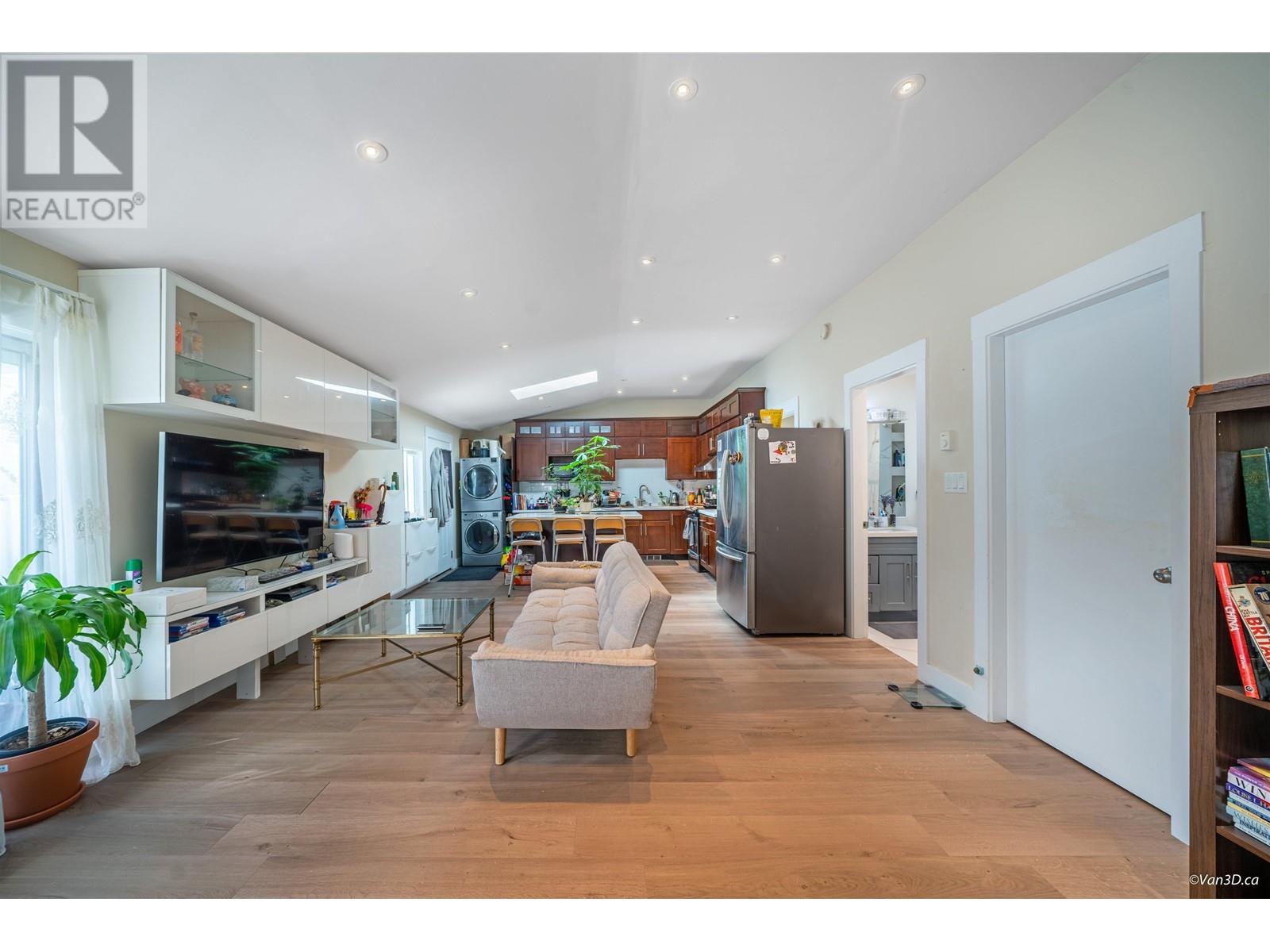 7962 Nelson Avenue, Burnaby, British Columbia  V5J 4E5 - Photo 17 - R2824320