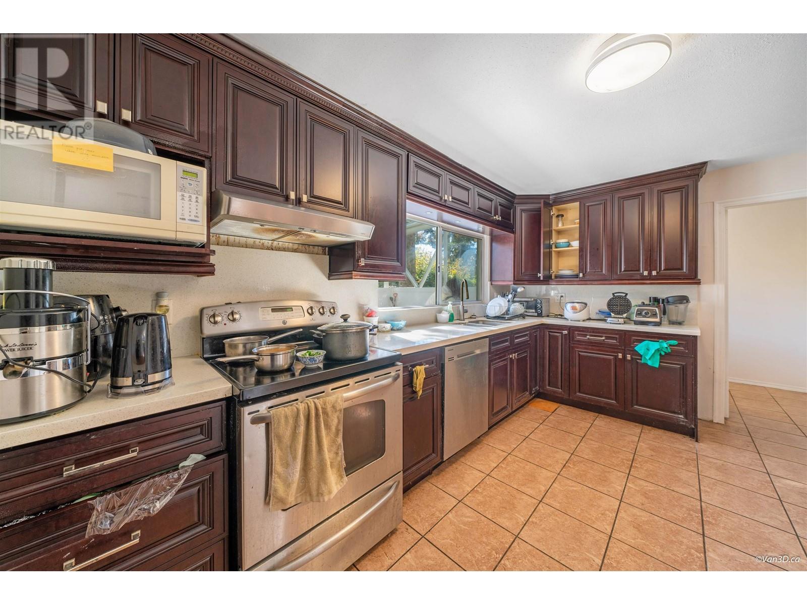 7962 Nelson Avenue, Burnaby, British Columbia  V5J 4E5 - Photo 21 - R2824320