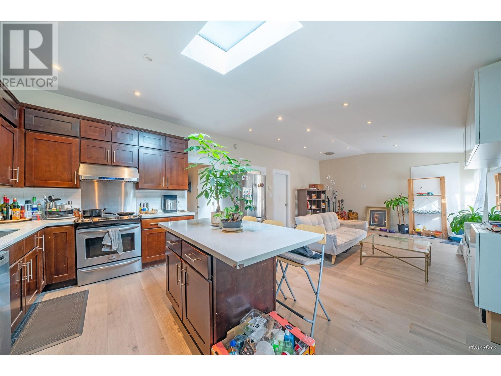 7962 Nelson Avenue, Burnaby, British Columbia  V5J 4E5 - Photo 14 - R2824320
