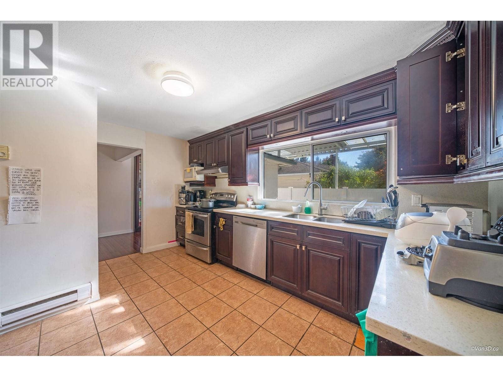 7962 Nelson Avenue, Burnaby, British Columbia  V5J 4E5 - Photo 22 - R2824320