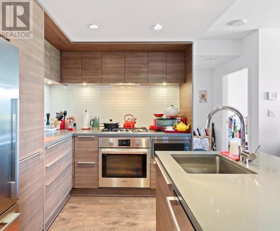 1901 1550 Fern Street, North Vancouver, British Columbia  V7J 0A9 - Photo 2 - R2824386