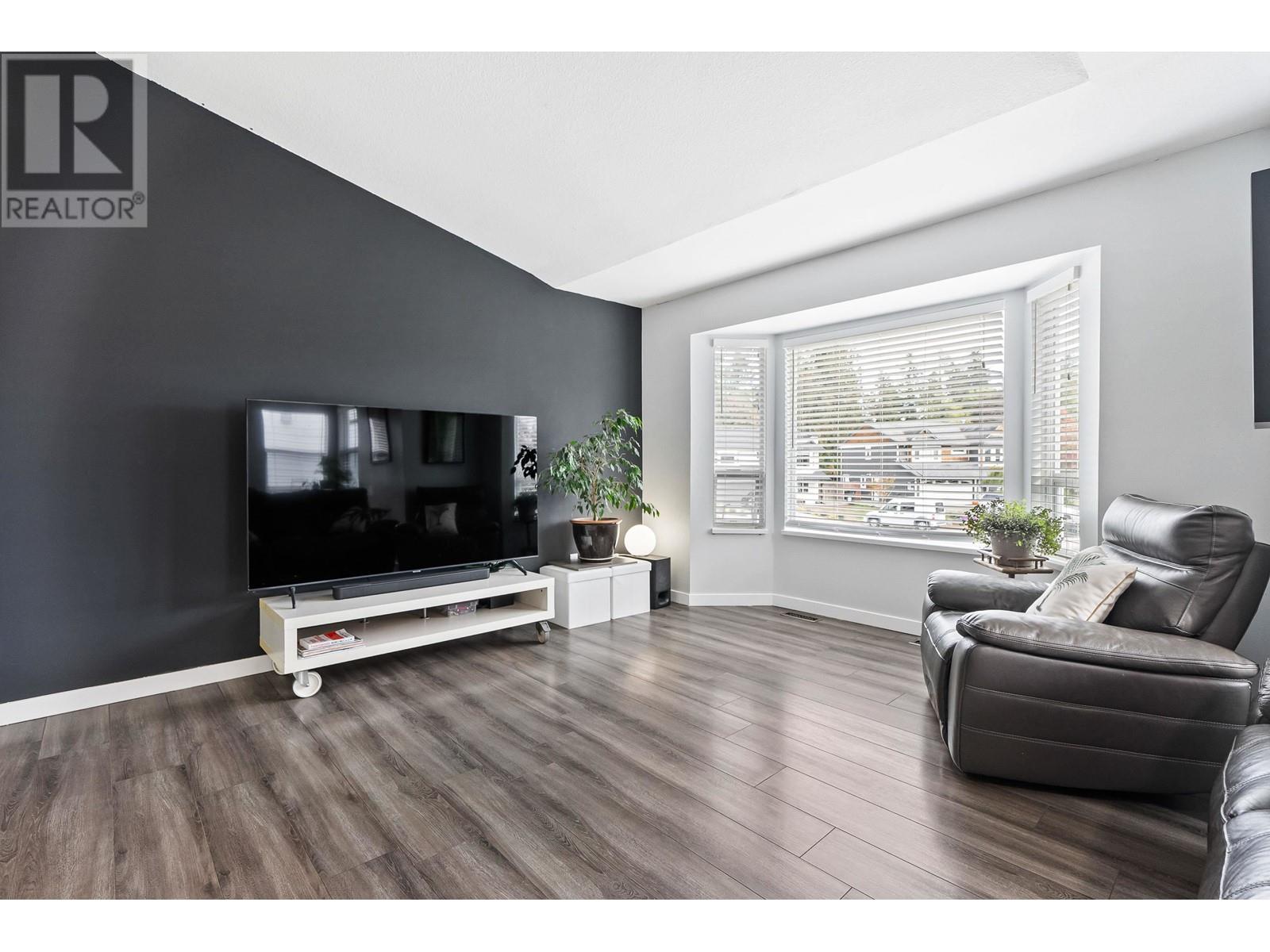 12447 189a Street, Pitt Meadows, British Columbia  V3Y 2H2 - Photo 4 - R2824411