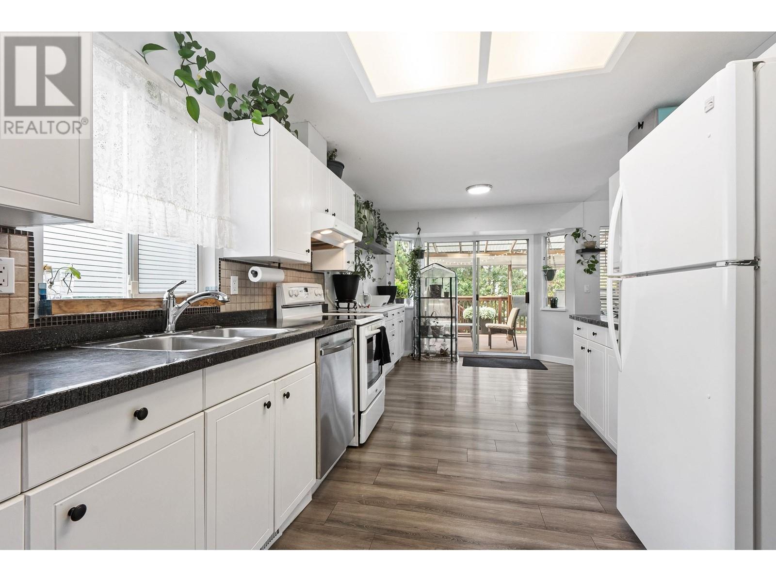 12447 189a Street, Pitt Meadows, British Columbia  V3Y 2H2 - Photo 6 - R2824411