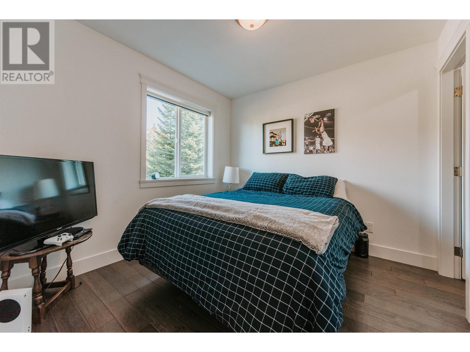 1211 Grandview Road, Gibsons, British Columbia  V0N 1V3 - Photo 12 - R2824438