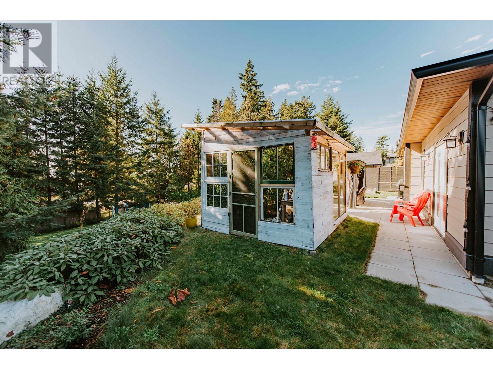 1211 Grandview Road, Gibsons, British Columbia  V0N 1V3 - Photo 23 - R2824438