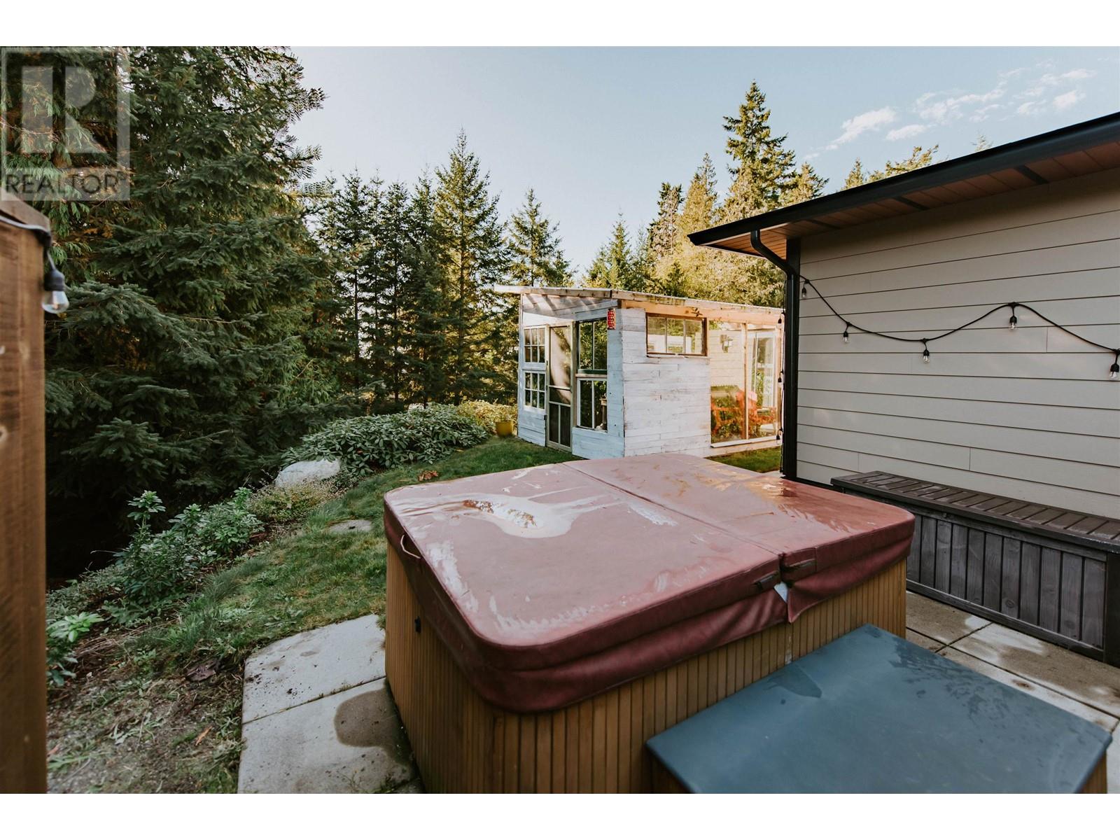 1211 Grandview Road, Gibsons, British Columbia  V0N 1V3 - Photo 24 - R2824438