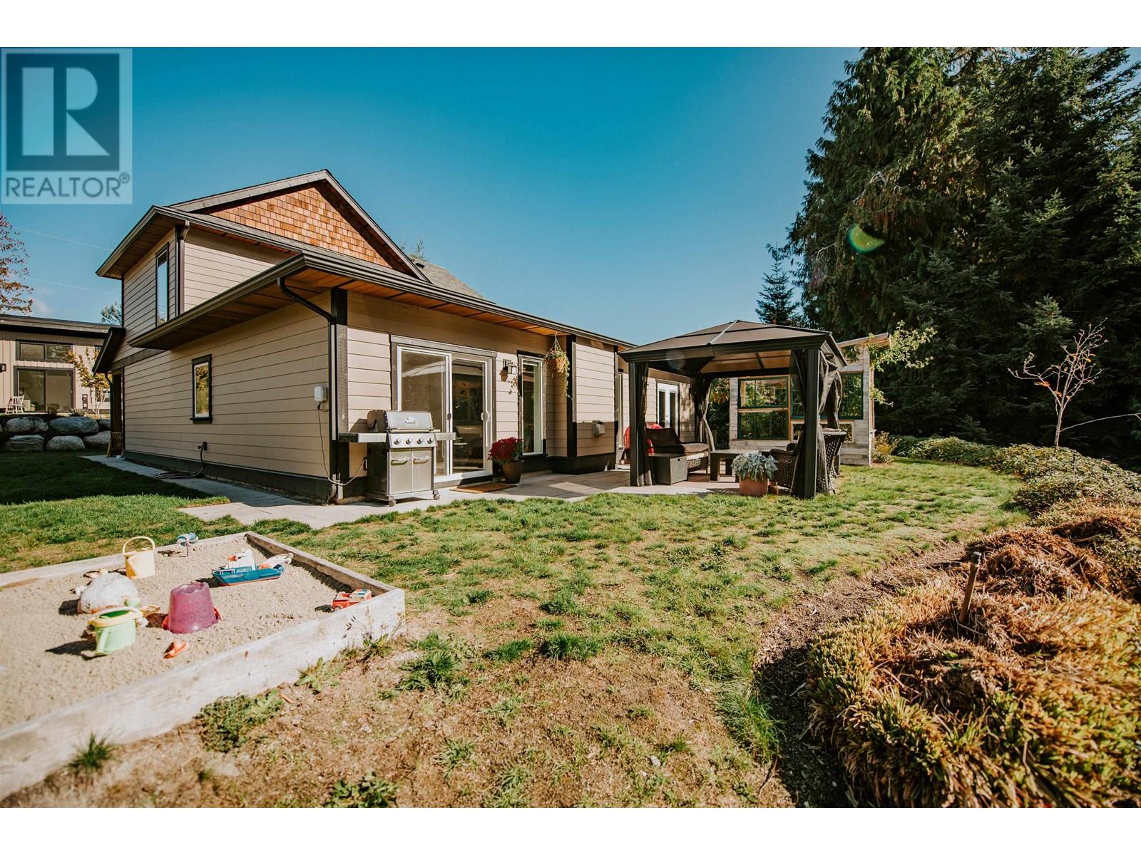 1211 Grandview Road, Gibsons, British Columbia  V0N 1V3 - Photo 26 - R2824438