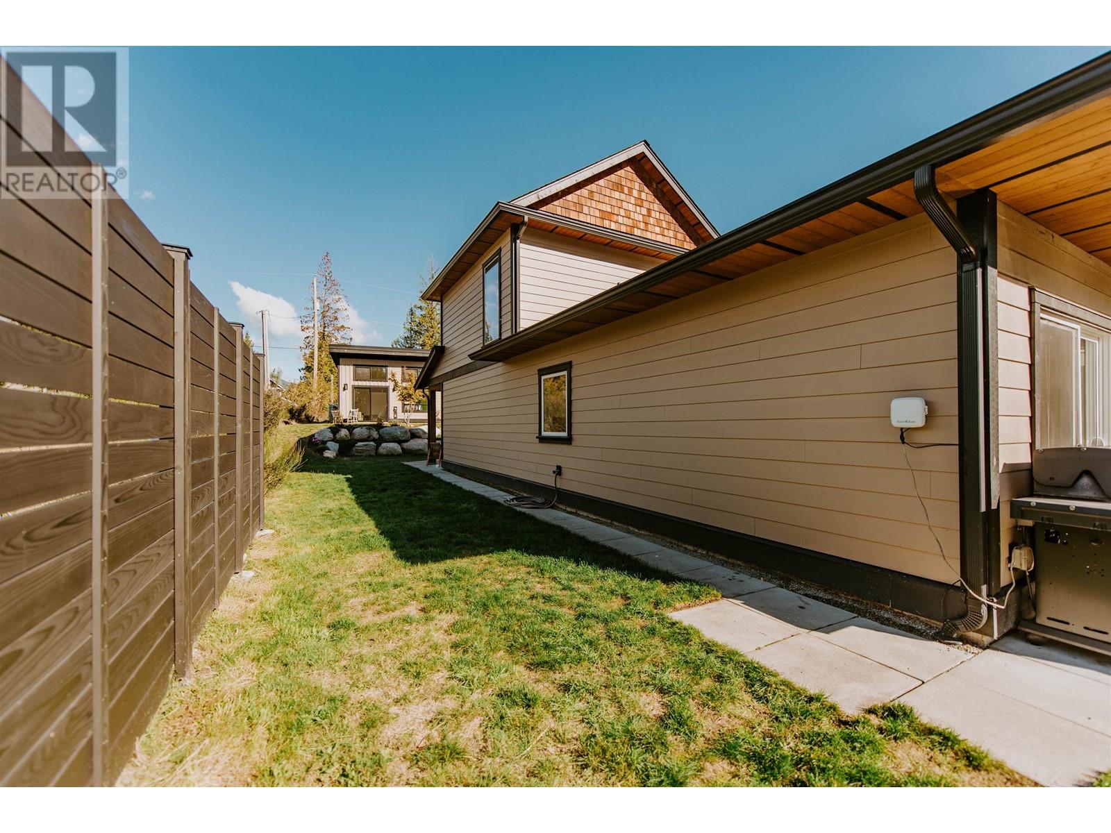 1211 Grandview Road, Gibsons, British Columbia  V0N 1V3 - Photo 29 - R2824438