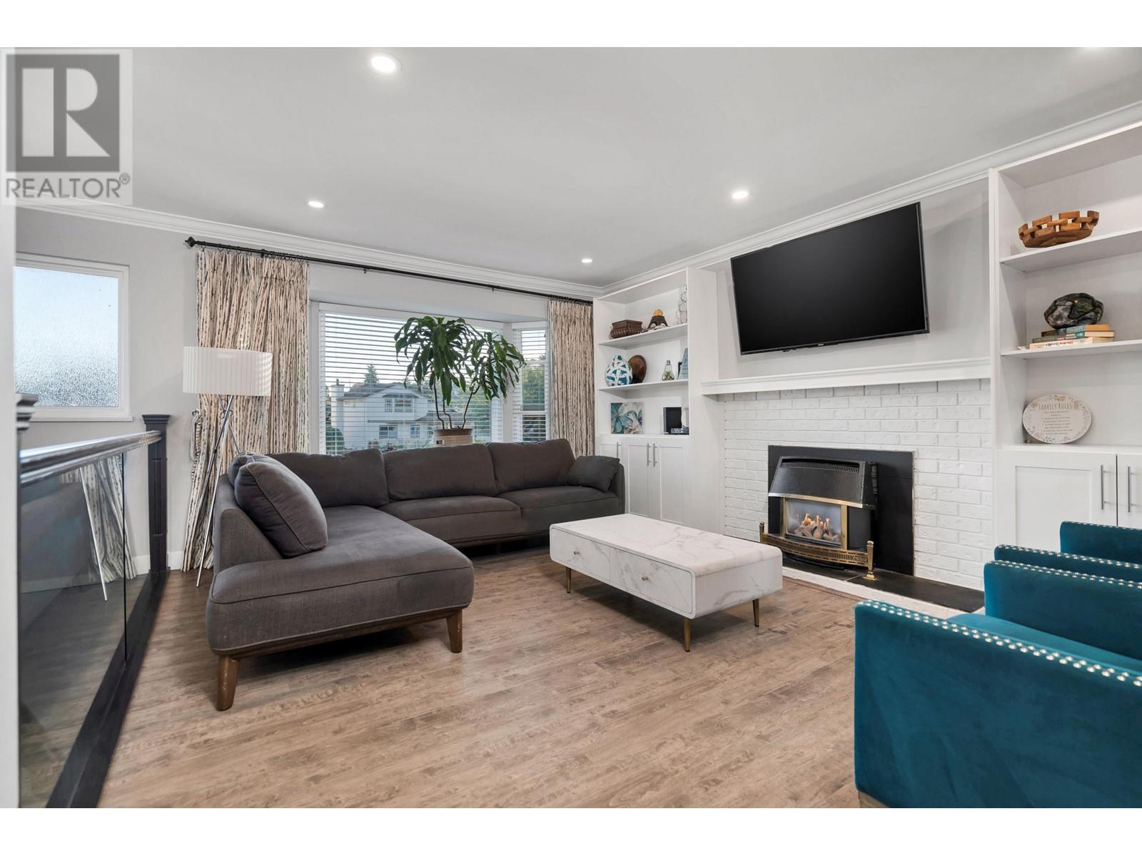 23071 121 A Avenue, Maple Ridge, British Columbia  V2X 0B7 - Photo 2 - R2823497