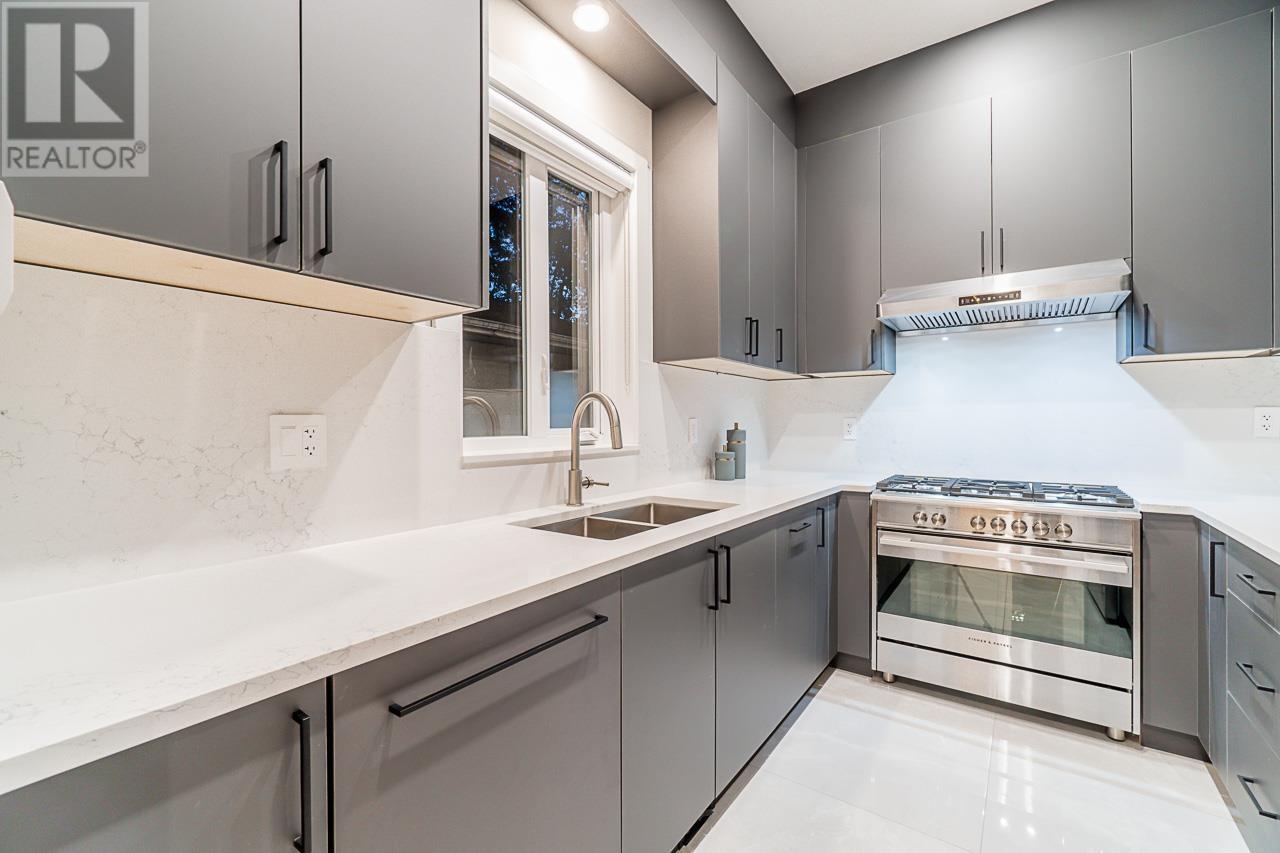 427 Trinity Street, Coquitlam, British Columbia  V3K 5N4 - Photo 6 - R2824437