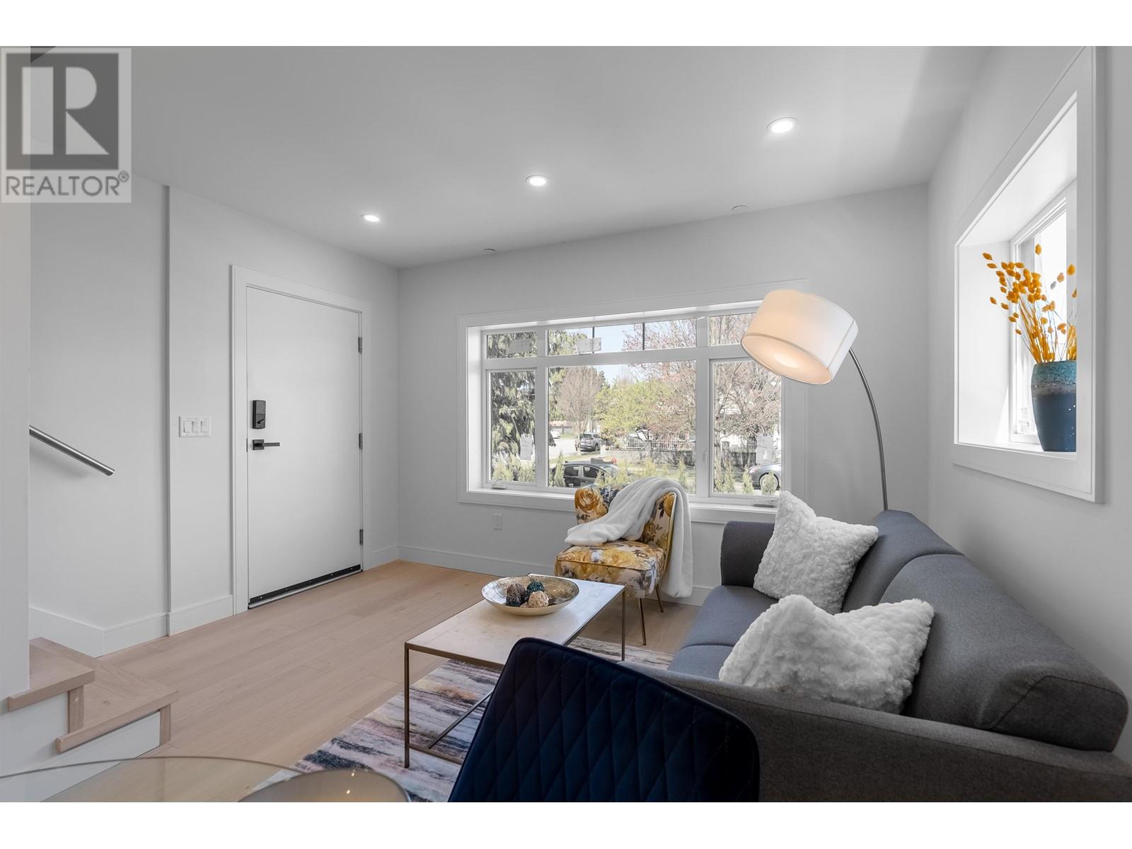 814 E 51st Avenue, Vancouver, British Columbia  V5X 1E5 - Photo 2 - R2824556