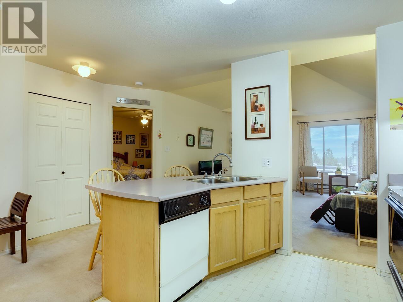 305 558 Rochester Avenue, Coquitlam, British Columbia  V3K 2T9 - Photo 10 - R2824380