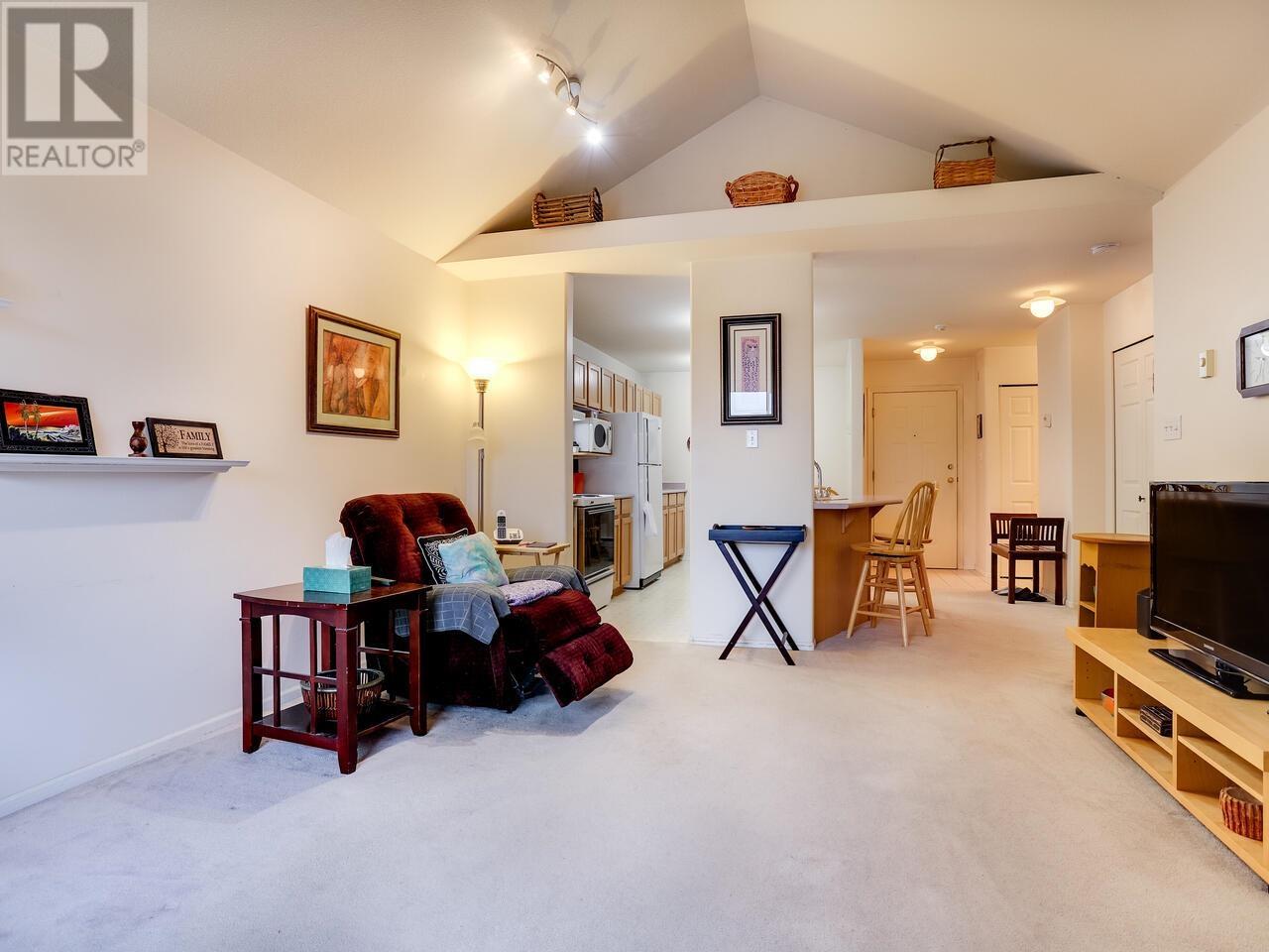 305 558 Rochester Avenue, Coquitlam, British Columbia  V3K 2T9 - Photo 4 - R2824380