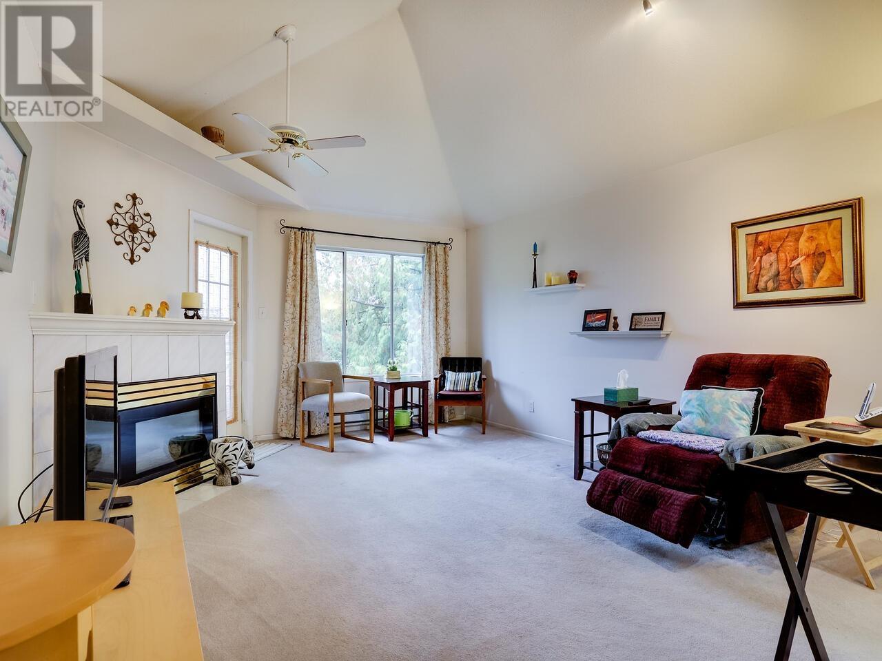 305 558 Rochester Avenue, Coquitlam, British Columbia  V3K 2T9 - Photo 3 - R2824380