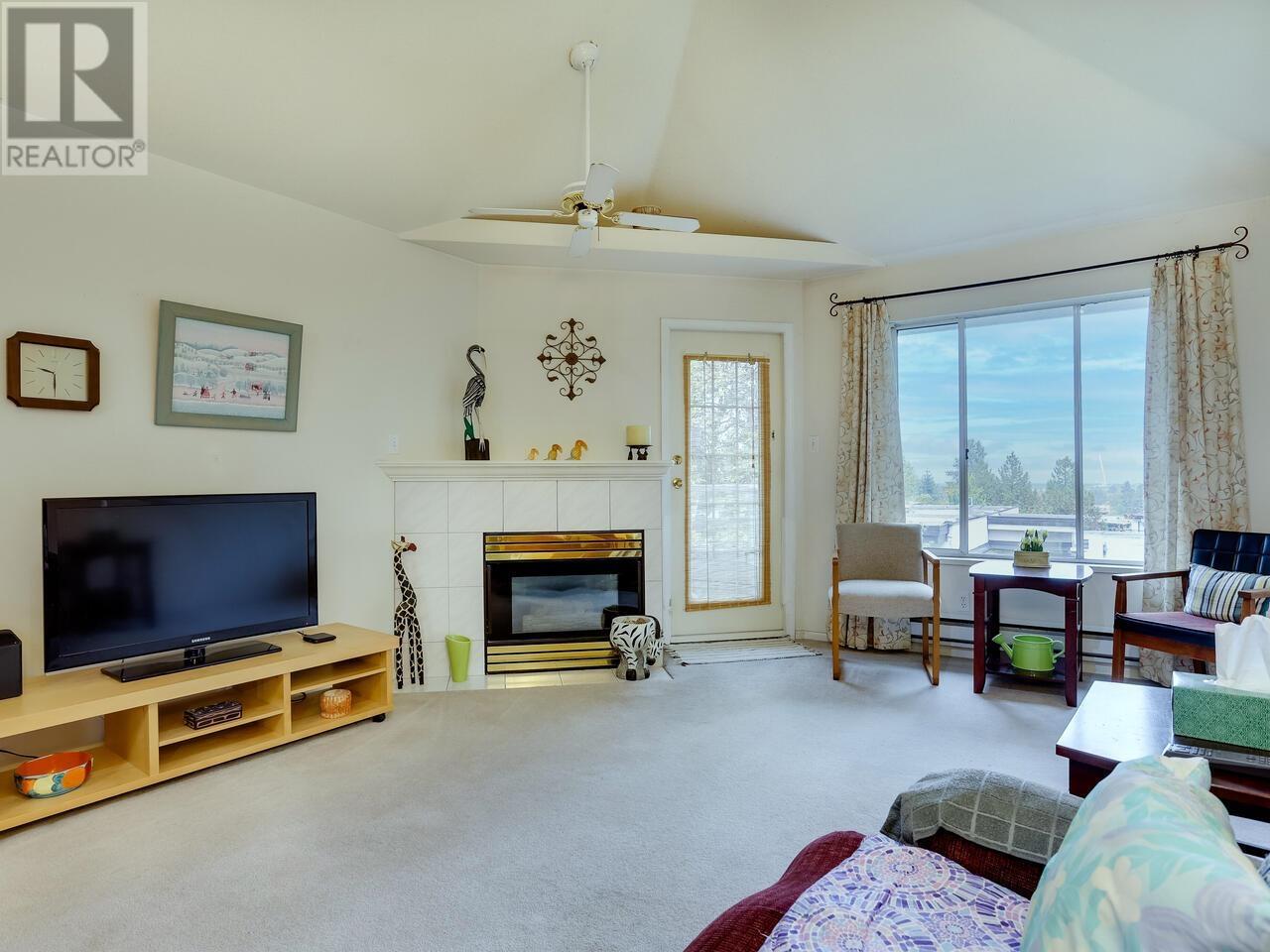 305 558 Rochester Avenue, Coquitlam, British Columbia  V3K 2T9 - Photo 1 - R2824380