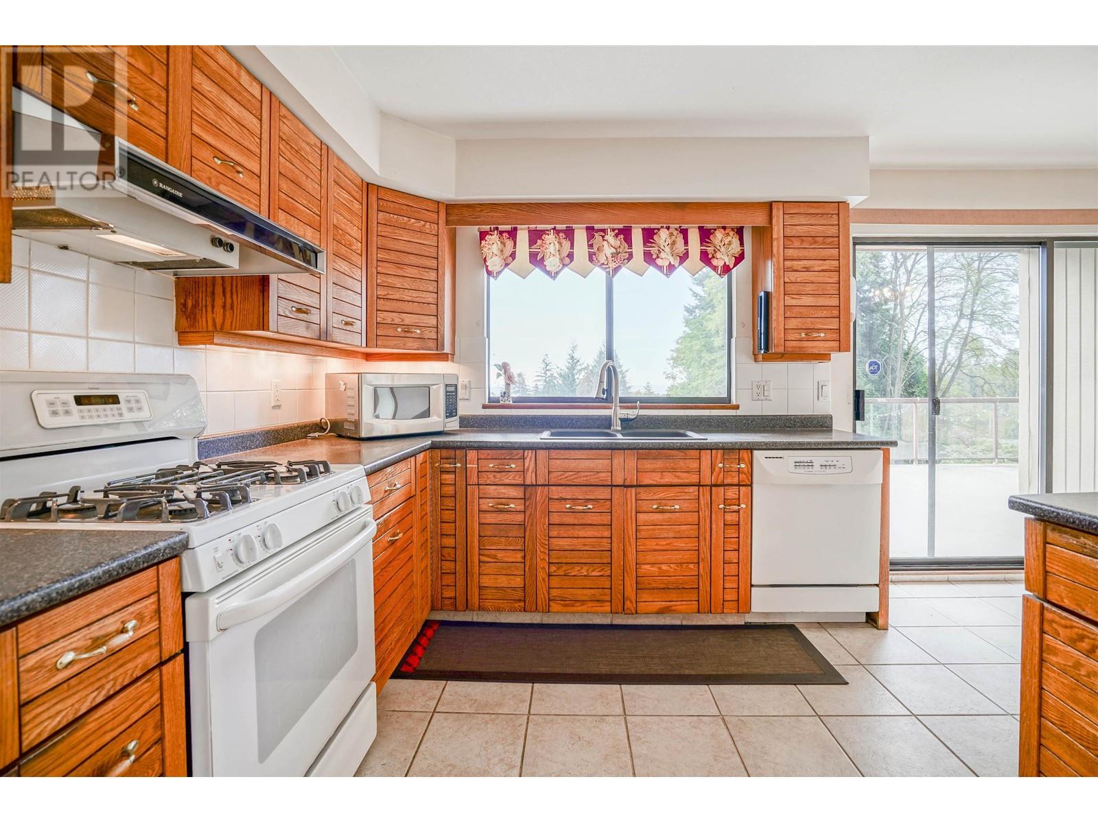 1335 Palmerston Avenue, West Vancouver, British Columbia  V7T 2H8 - Photo 7 - R2823852