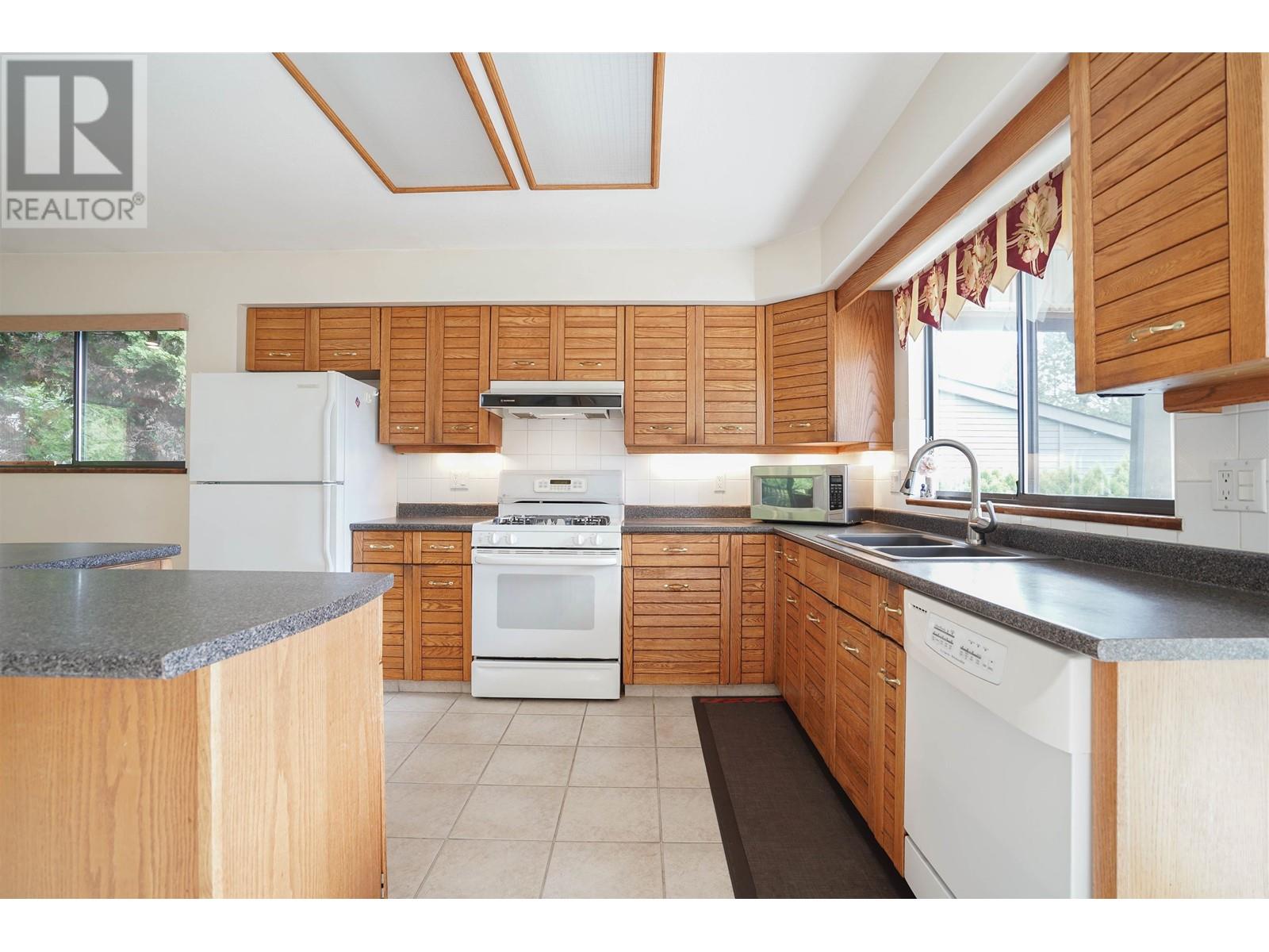1335 Palmerston Avenue, West Vancouver, British Columbia  V7T 2H8 - Photo 8 - R2823852