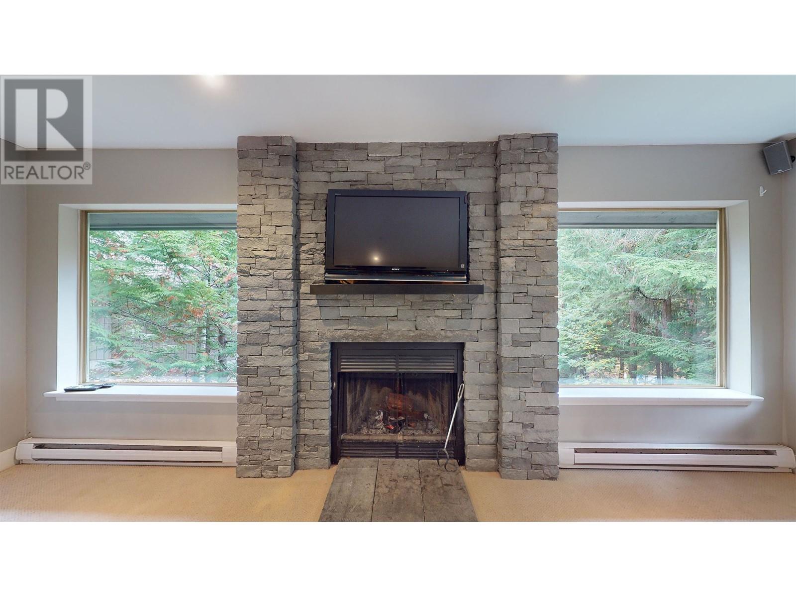 807 3050 Hillcrest Drive, Whistler, British Columbia  V8E 0T8 - Photo 5 - R2821442