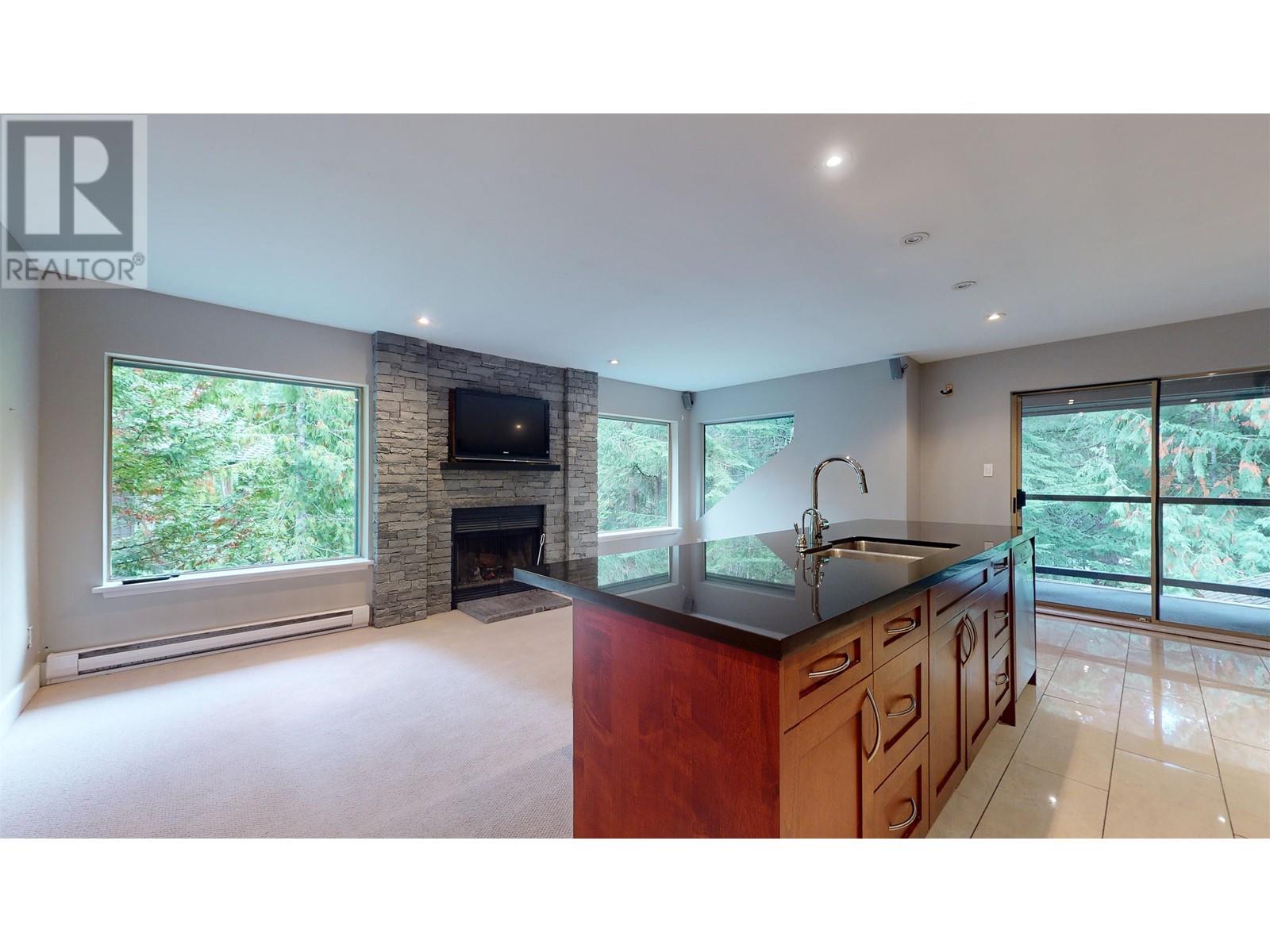 807 3050 Hillcrest Drive, Whistler, British Columbia  V8E 0T8 - Photo 6 - R2821442