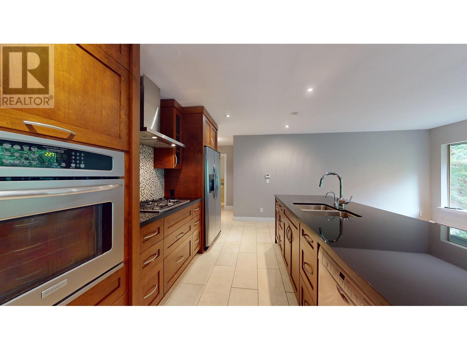 807 3050 Hillcrest Drive, Whistler, British Columbia  V8E 0T8 - Photo 11 - R2821442