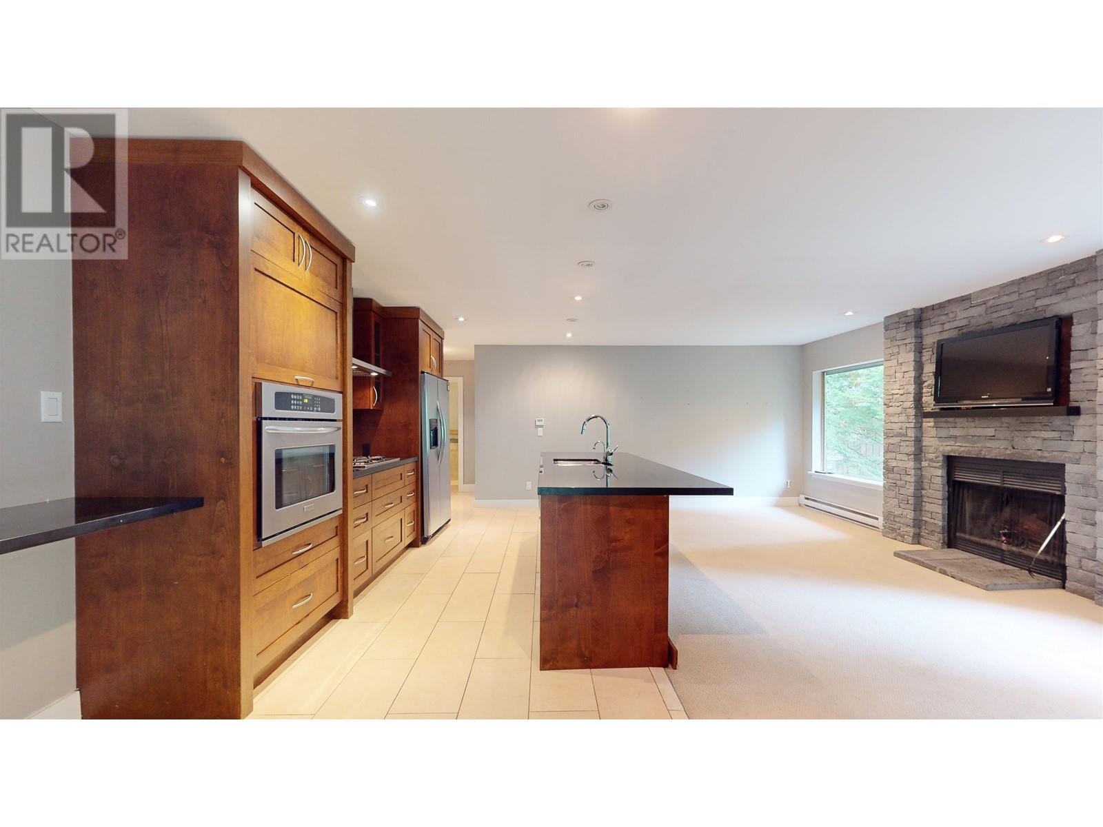 807 3050 Hillcrest Drive, Whistler, British Columbia  V8E 0T8 - Photo 12 - R2821442