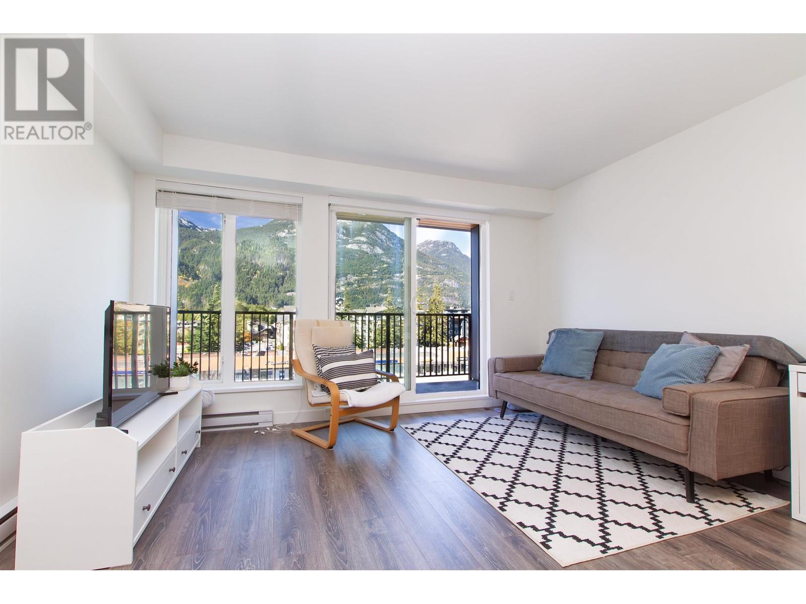 408 1365 Pemberton Avenue, Squamish, British Columbia  V8B 1B7 - Photo 2 - R2824604