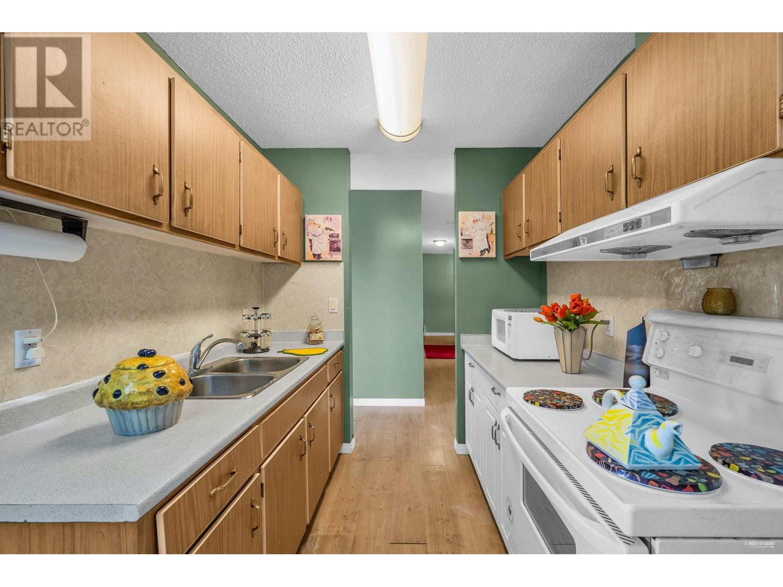 301 8060 Ryan Road, Richmond, British Columbia  V7A 2E5 - Photo 9 - R2824639