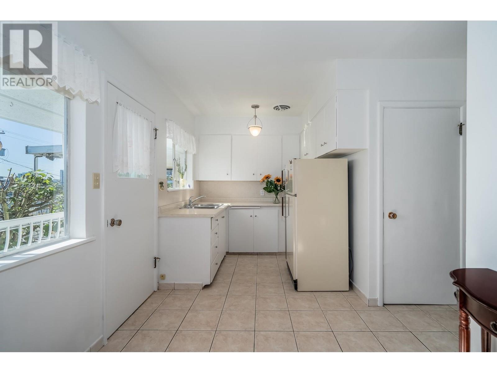 4740 Brentlawn Drive, Burnaby, British Columbia  V5C 3V5 - Photo 11 - R2824625