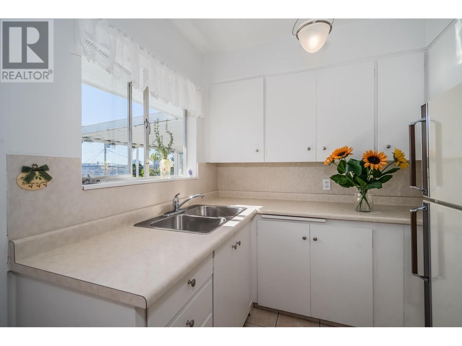 4740 Brentlawn Drive, Burnaby, British Columbia  V5C 3V5 - Photo 12 - R2824625