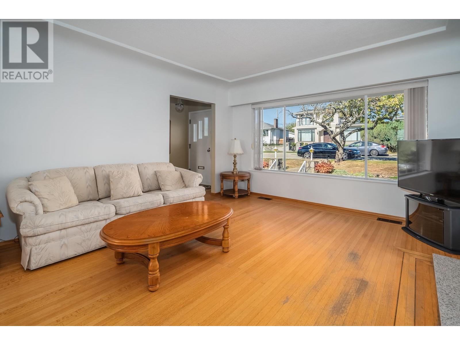 4740 Brentlawn Drive, Burnaby, British Columbia  V5C 3V5 - Photo 2 - R2824625