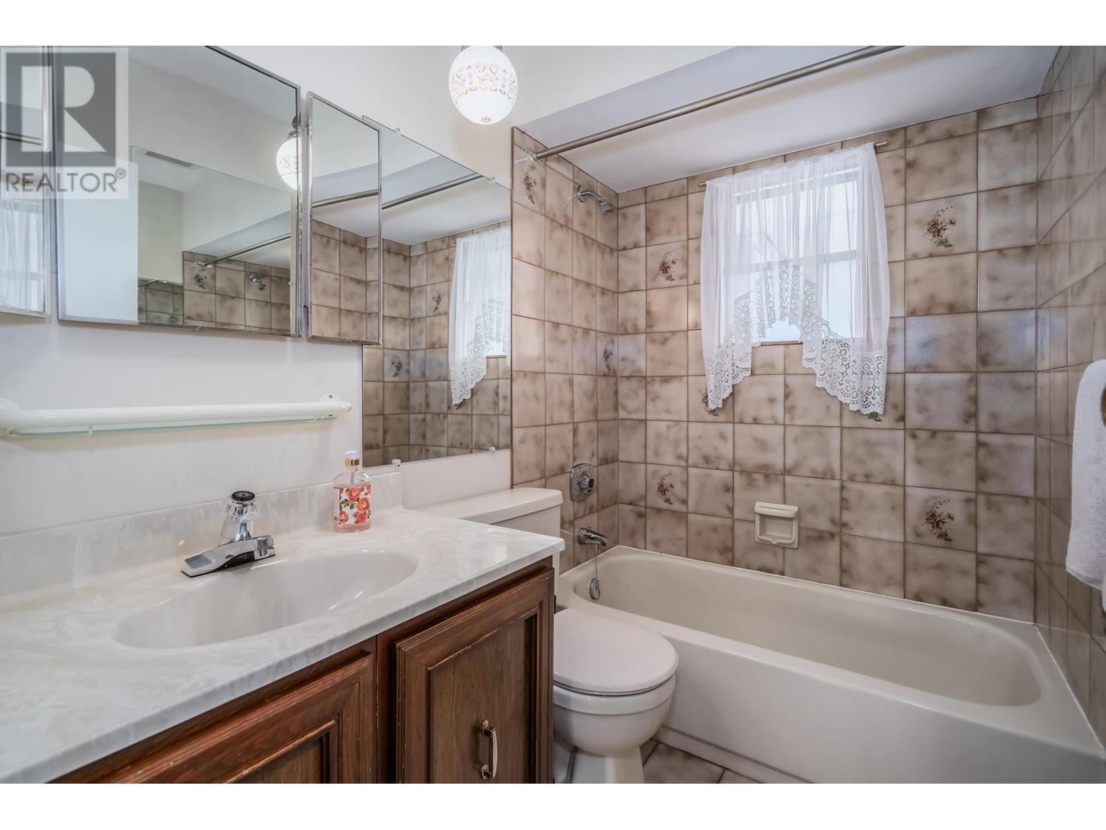 4740 Brentlawn Drive, Burnaby, British Columbia  V5C 3V5 - Photo 22 - R2824625