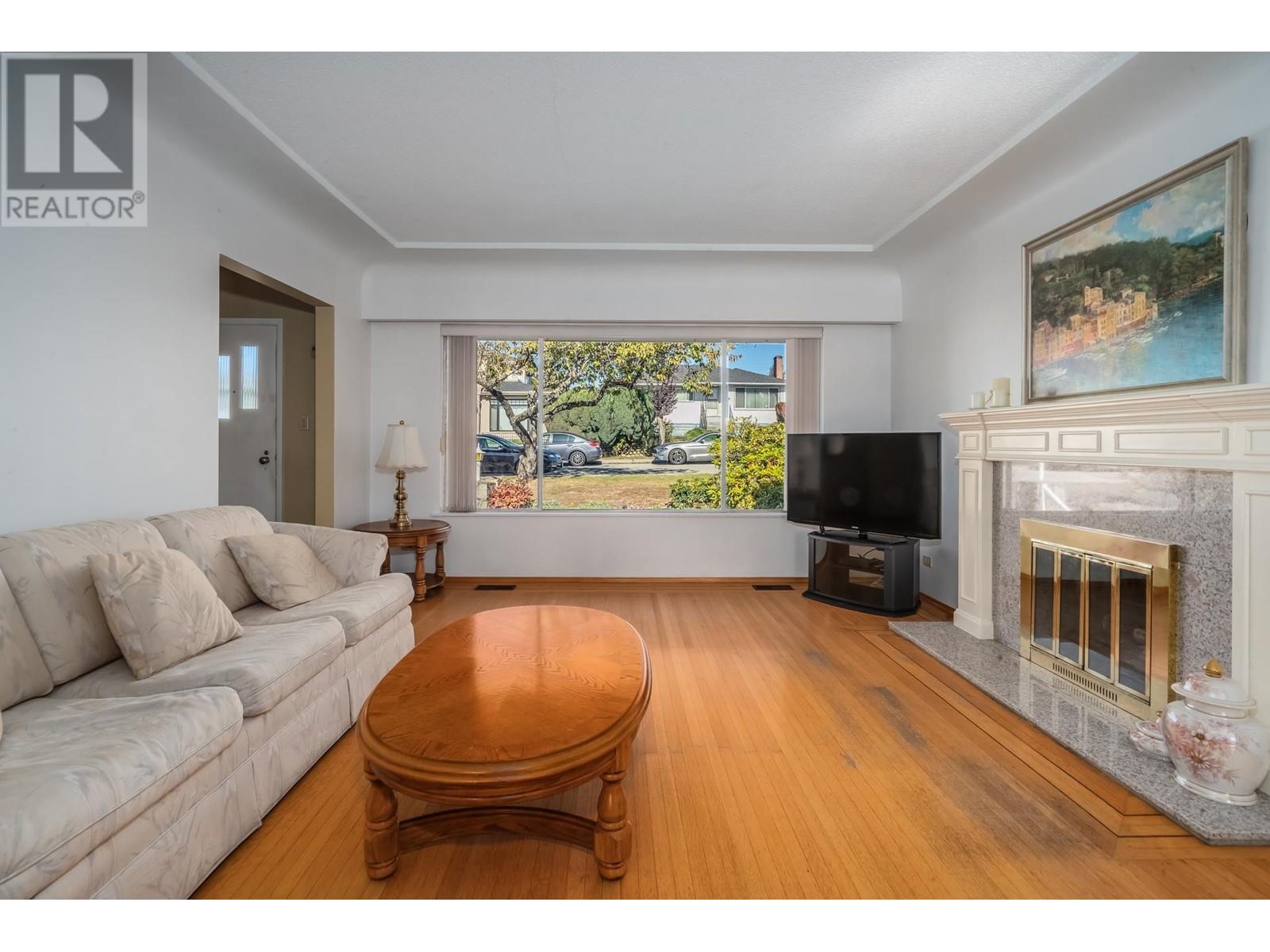 4740 Brentlawn Drive, Burnaby, British Columbia  V5C 3V5 - Photo 3 - R2824625