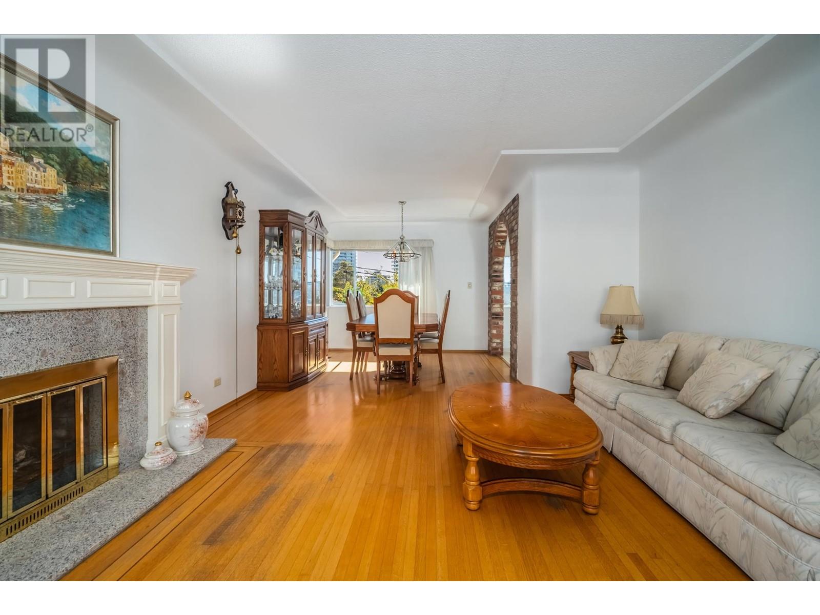 4740 Brentlawn Drive, Burnaby, British Columbia  V5C 3V5 - Photo 6 - R2824625