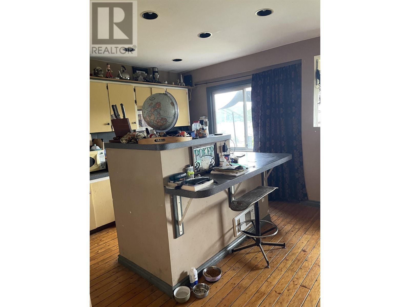 515 S Fletcher Road, Gibsons, British Columbia  V0N 1V0 - Photo 3 - R2824640