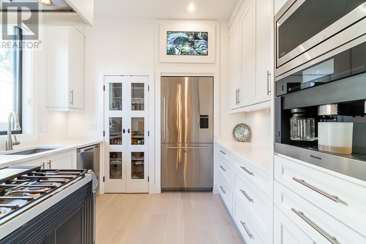 8481 11th Avenue, Burnaby, British Columbia  V3N 2P5 - Photo 12 - R2823527