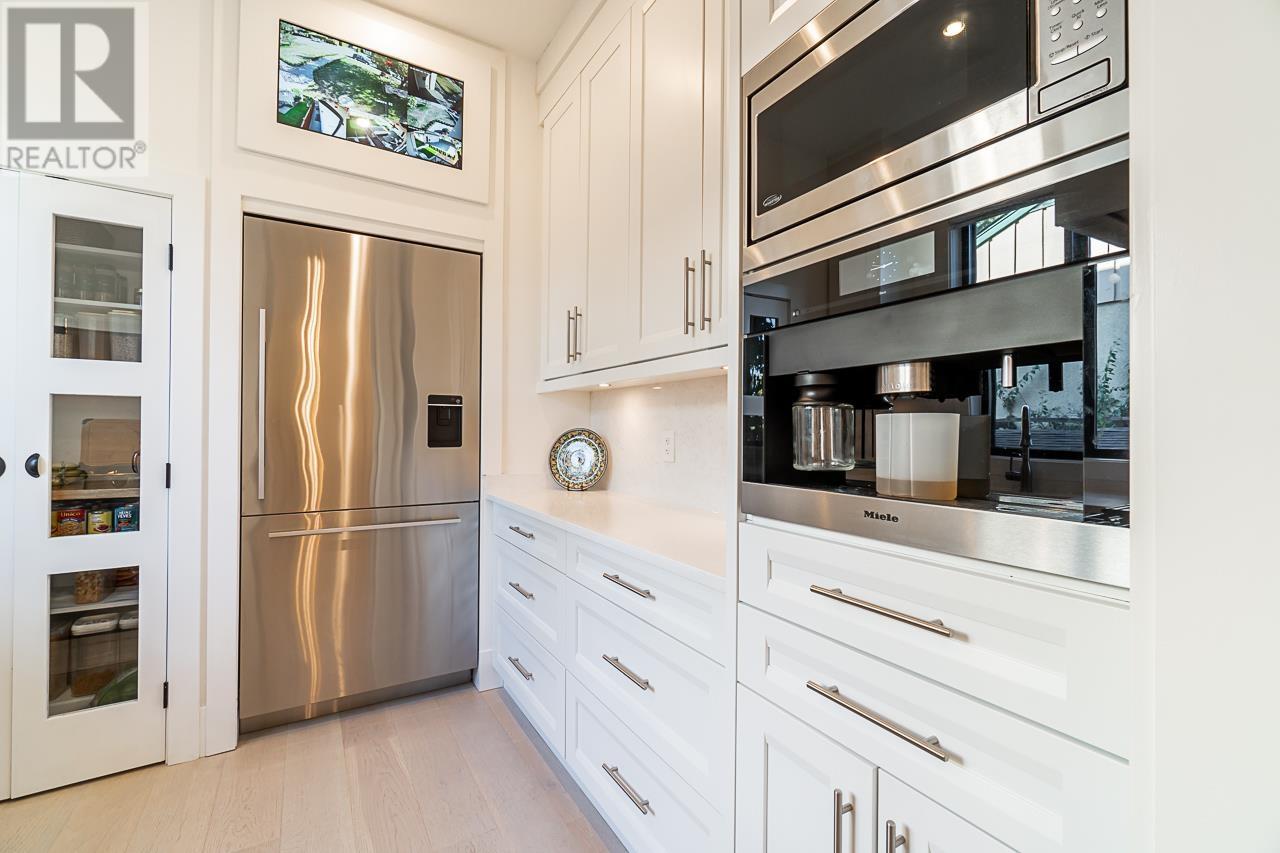 8481 11th Avenue, Burnaby, British Columbia  V3N 2P5 - Photo 13 - R2823527