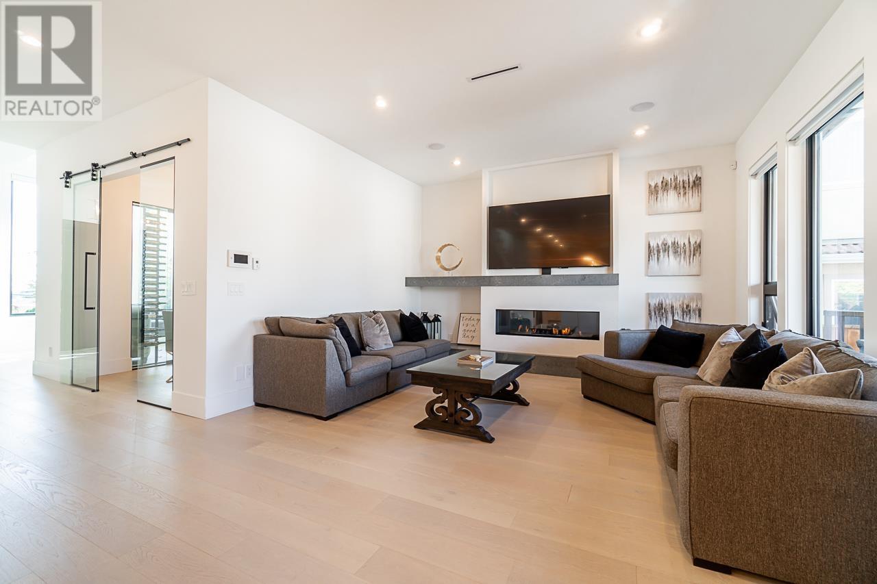 8481 11th Avenue, Burnaby, British Columbia  V3N 2P5 - Photo 5 - R2823527