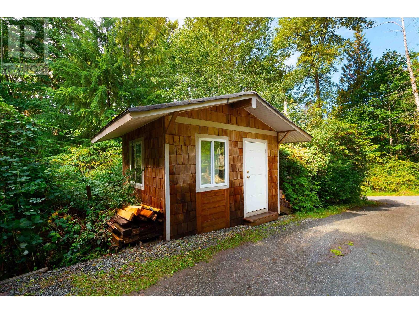 24700 110 Avenue, Maple Ridge, British Columbia  V2W 1G7 - Photo 2 - R2824656