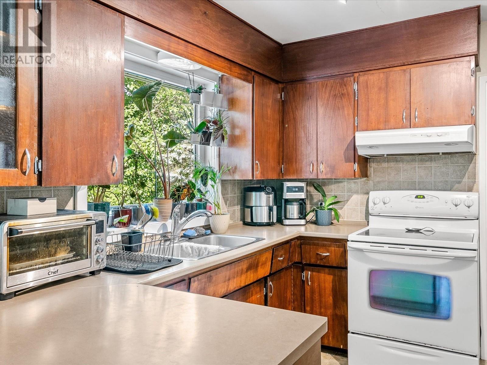 38063 Clarke Drive, Squamish, British Columbia  V0N 3G0 - Photo 4 - R2824669