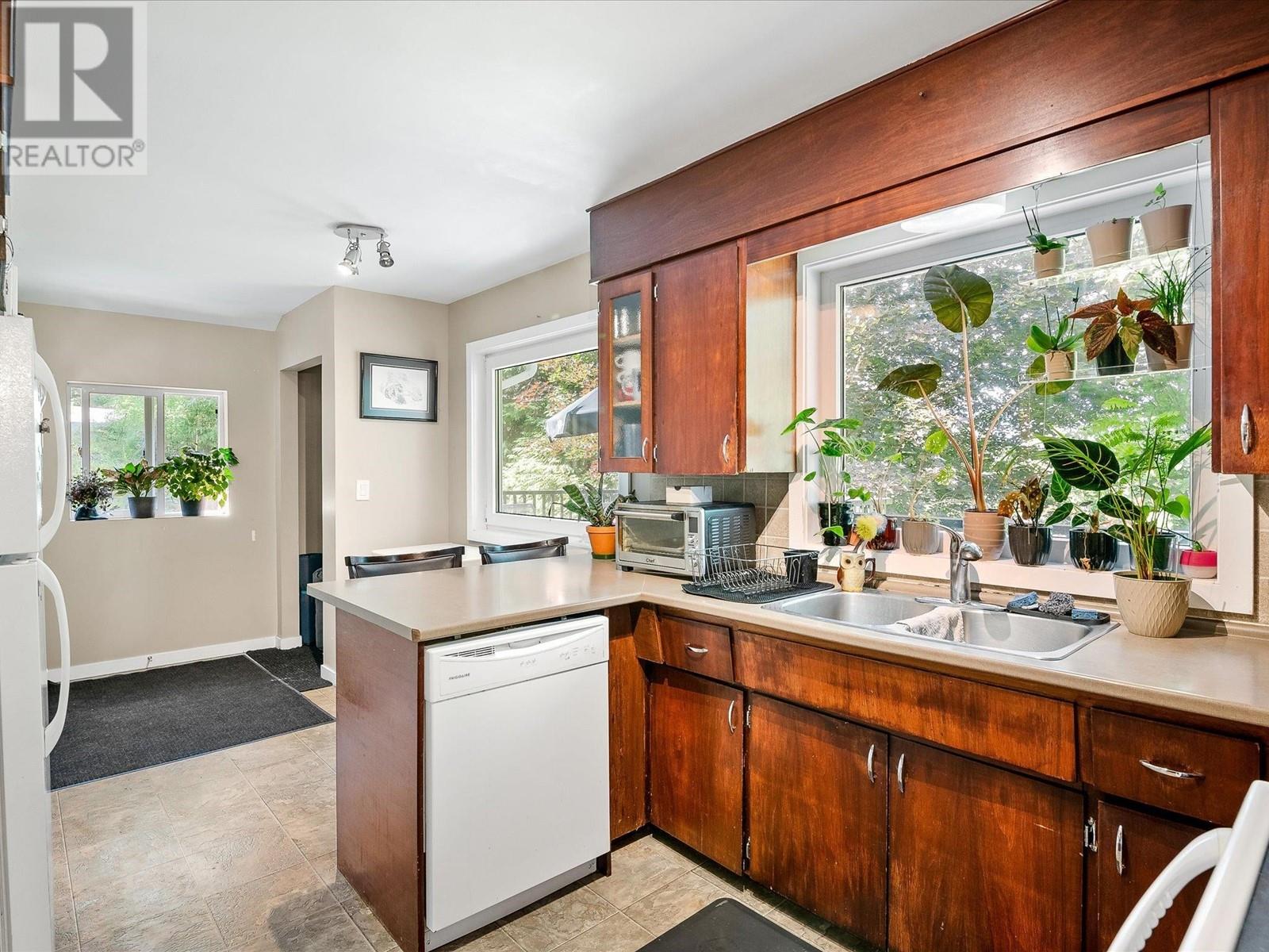 38063 Clarke Drive, Squamish, British Columbia  V0N 3G0 - Photo 5 - R2824669