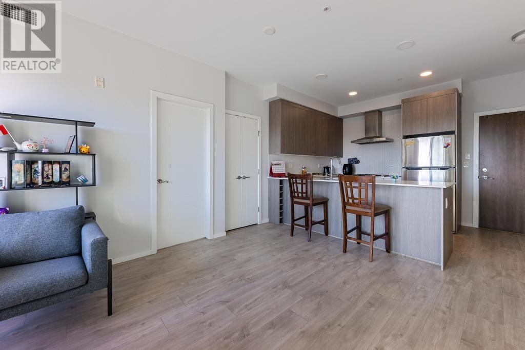 311 6283 Kingsway, Burnaby, British Columbia  V5J 0H3 - Photo 4 - R2821772