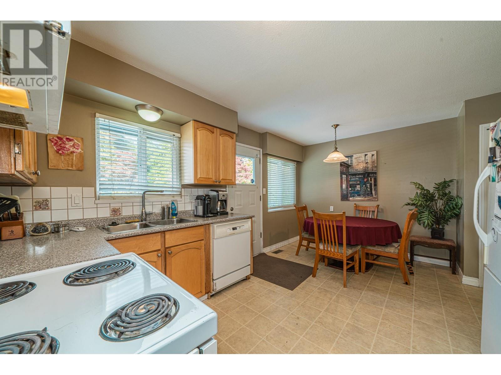 5413 Meadedale Drive, Burnaby, British Columbia  V5B 2E6 - Photo 8 - R2821209
