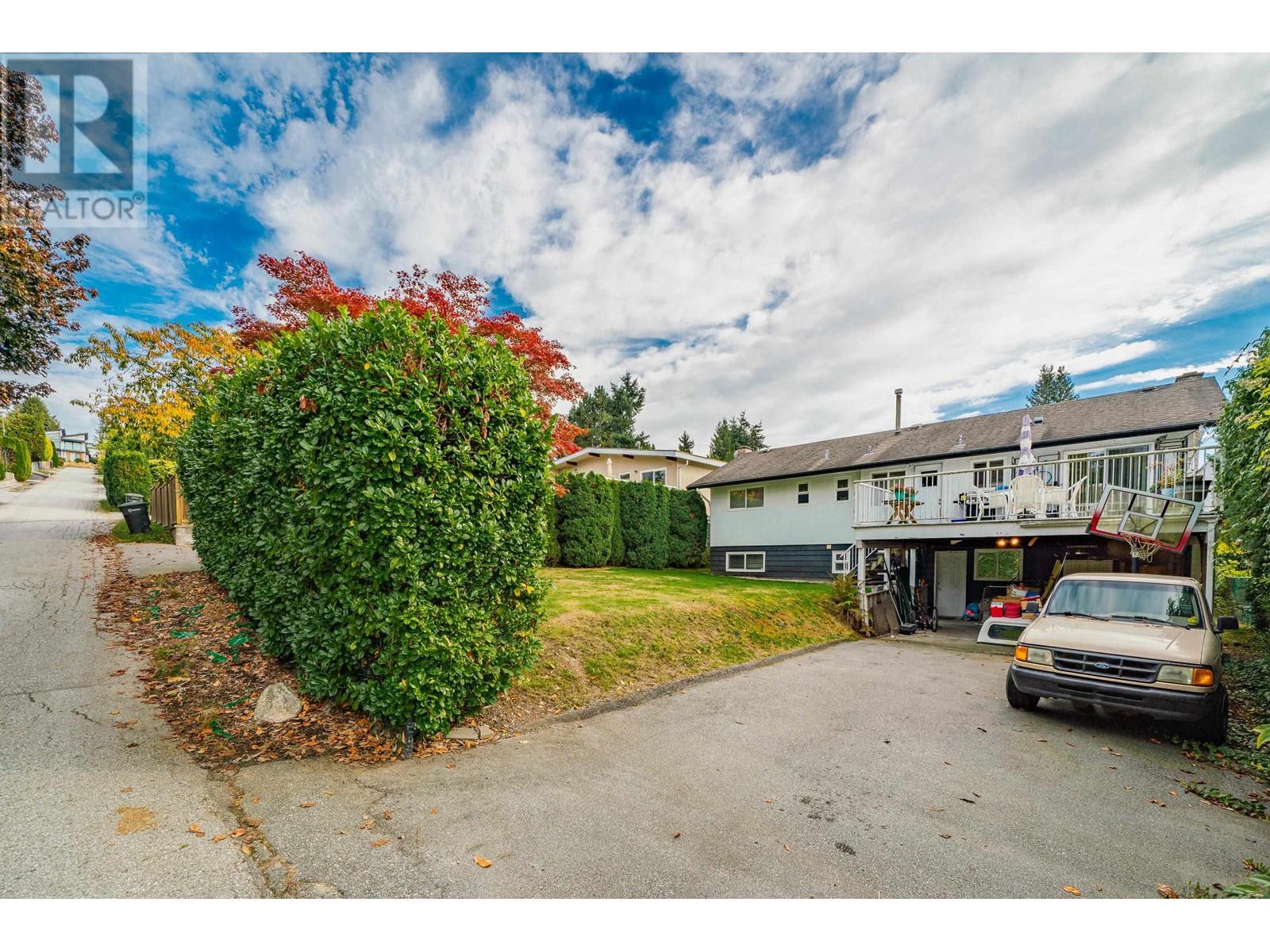 5413 Meadedale Drive, Burnaby, British Columbia  V5B 2E6 - Photo 15 - R2821209