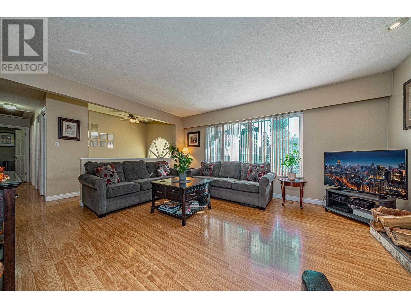 5413 Meadedale Drive, Burnaby, British Columbia  V5B 2E6 - Photo 6 - R2821209