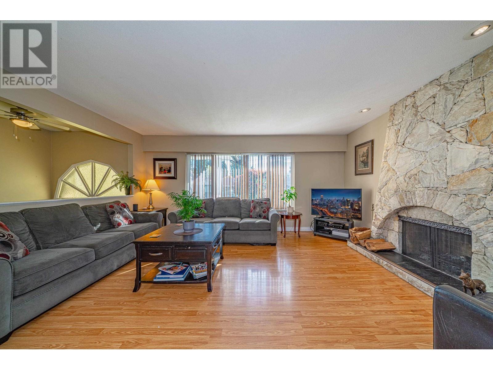 5413 Meadedale Drive, Burnaby, British Columbia  V5B 2E6 - Photo 4 - R2821209