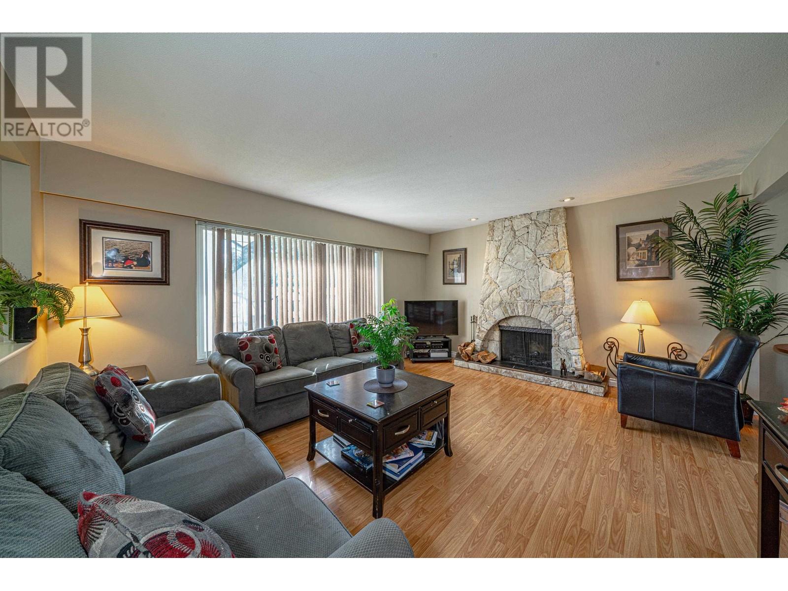 5413 Meadedale Drive, Burnaby, British Columbia  V5B 2E6 - Photo 5 - R2821209
