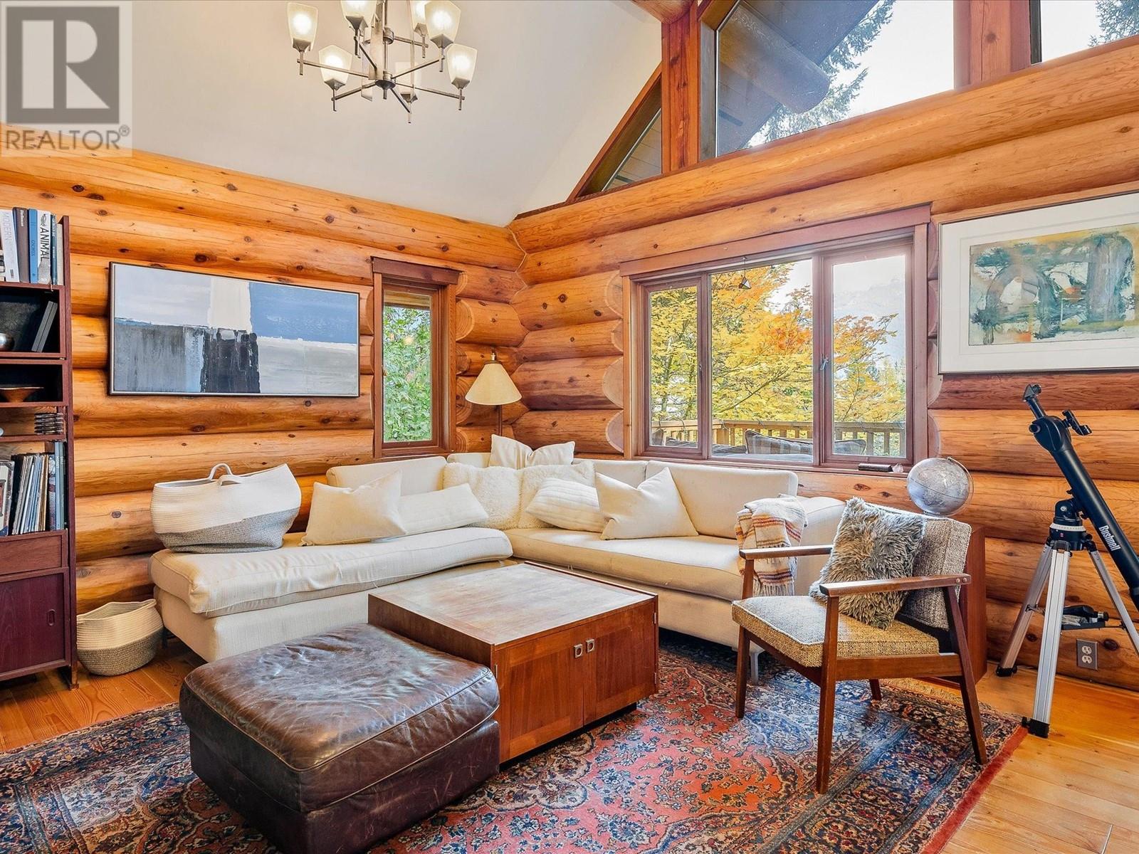 8633 Fissile Lane, Whistler, British Columbia  V8E 0G1 - Photo 2 - R2823518