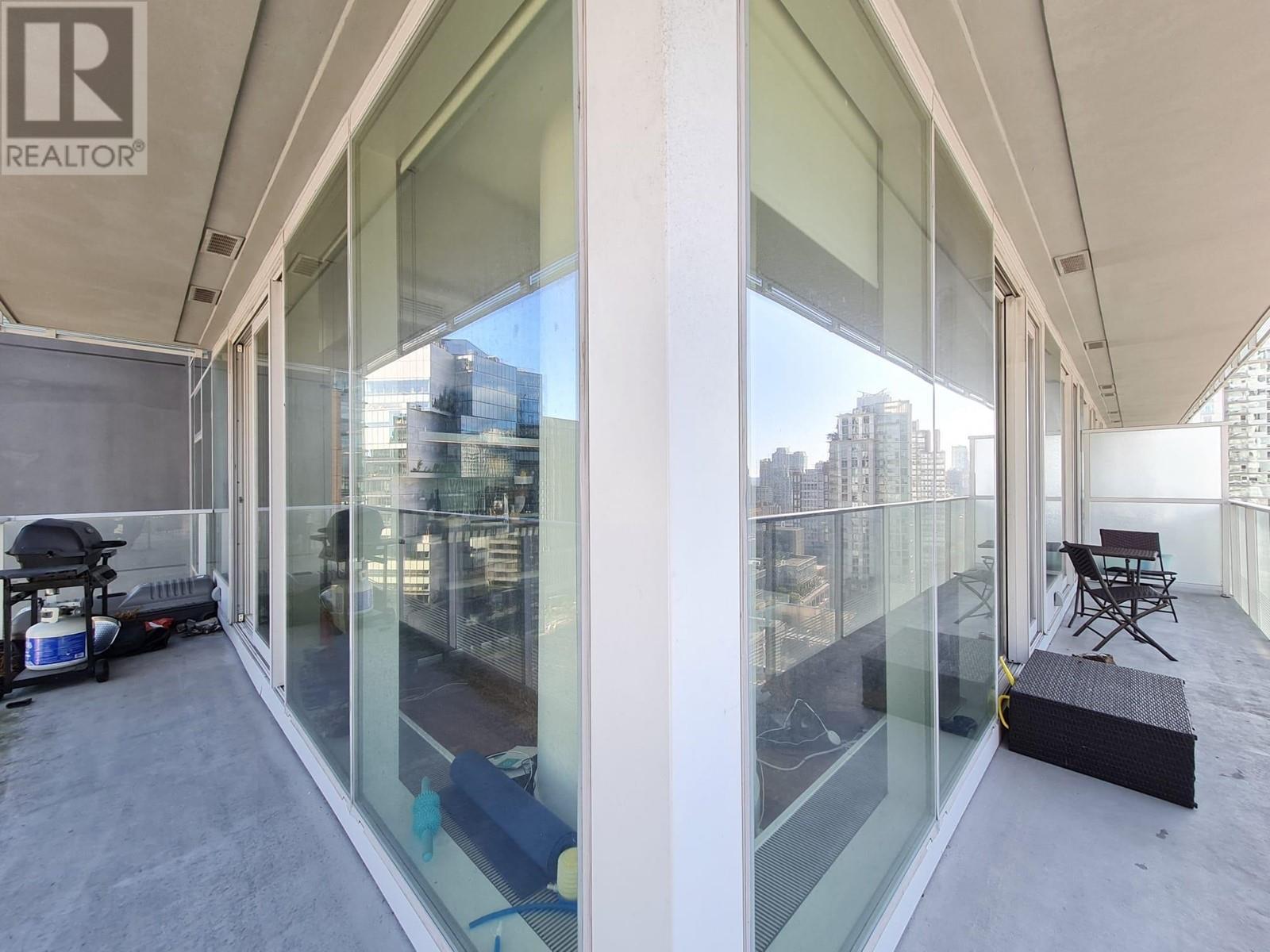 2206 777 Richards Street, Vancouver, British Columbia  V6B 0M6 - Photo 2 - R2824217